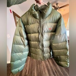 Levi's Olive Packable Down Puffer Jacket Size XL
New With Tags.